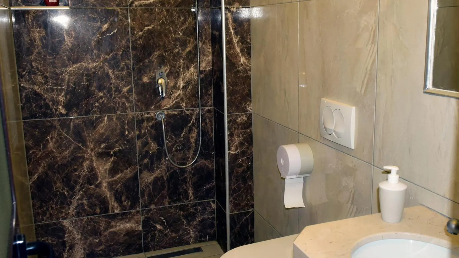 Hotel Riviera Durres 0*,  Albania