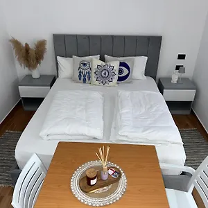  Hotel Herta - Escape